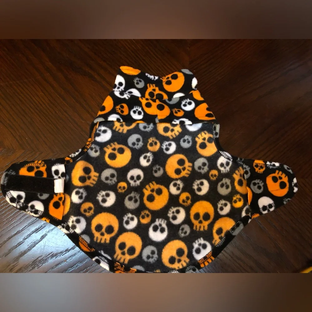 PET🐶 Orange and Black Skull Print outfit SIZE X SMALL & SIZE SMALL